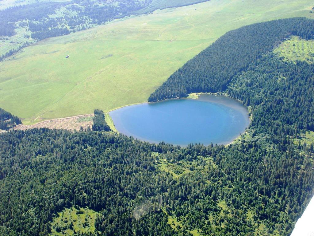 Vvf Correze Pays D'Eygurande Hotel Екстериор снимка