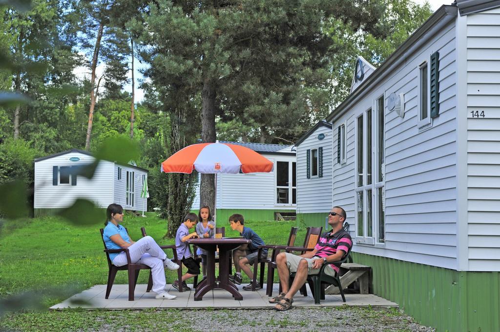 Vvf Correze Pays D'Eygurande Hotel Екстериор снимка